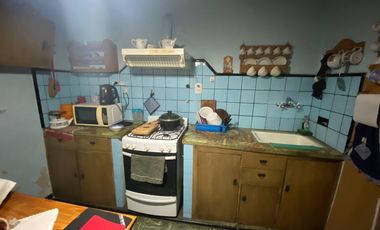 CASA 3 AMBIENTES CON COCHERA Y PATIO EN ALQUILER EN MORÓN CENTRO