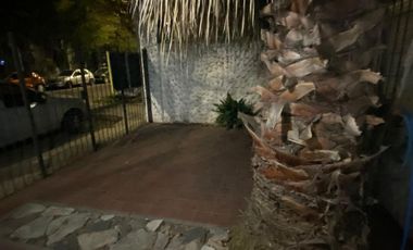 CASA 3 AMBIENTES CON COCHERA Y PATIO EN ALQUILER EN MORÓN CENTRO
