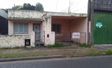 VENDO TERRENO CON CASA RECICLAR