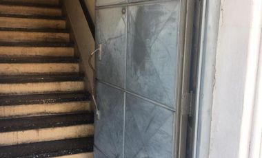 4 locales mas un salón en planta alta