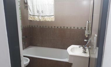 DUPLEX EN VENTA 3 AMBIENTES CON GARAGE Y FONDO LIBRE