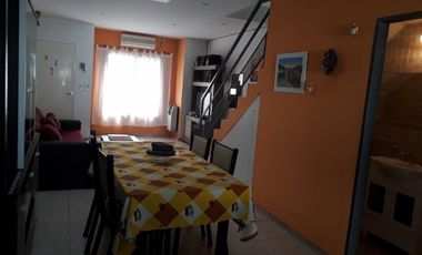 DUPLEX EN VENTA 3 AMBIENTES CON GARAGE Y FONDO LIBRE