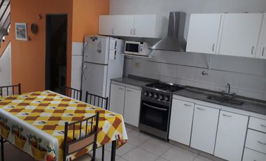 DUPLEX EN VENTA 3 AMBIENTES CON GARAGE Y FONDO LIBRE