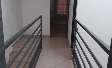 DUPLEX EN VENTA 3 AMBIENTES CON GARAGE Y FONDO LIBRE