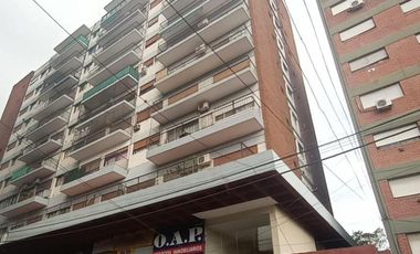 Cochera cubierta en alquiler en San Miguel con portón automático