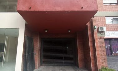 Cochera cubierta en alquiler en San Miguel con portón automático