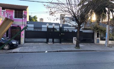HERMOSA CASA DE 5 AMBIENTES EN VENTA MORON NORTE