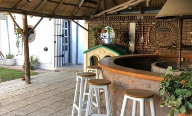HERMOSA CASA DE 5 AMBIENTES EN VENTA MORON NORTE