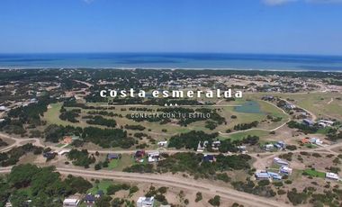 CASA 4 AMBIENTES C/GARAGE Y PARRILLA JARDÍN BARRIO COSTA ESMERALDA
