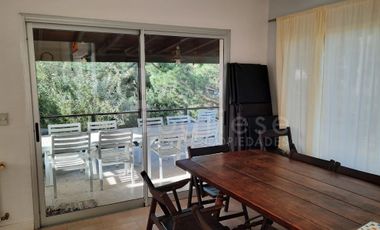 CASA 4 AMBIENTES C/GARAGE Y PARRILLA JARDÍN BARRIO COSTA ESMERALDA