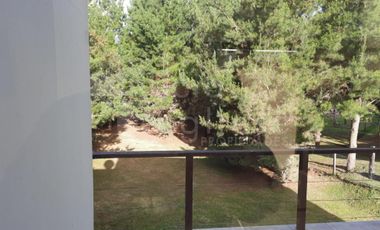 CASA 4 AMBIENTES C/GARAGE Y PARRILLA JARDÍN BARRIO COSTA ESMERALDA