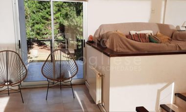 CASA 4 AMBIENTES C/GARAGE Y PARRILLA JARDÍN BARRIO COSTA ESMERALDA