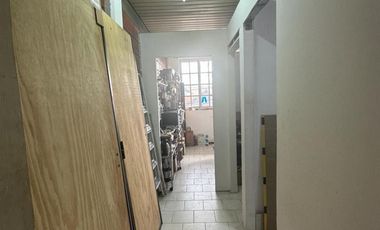 Amplia oficina de cinco ambientes en venta