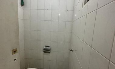 Amplia oficina de cinco ambientes en venta