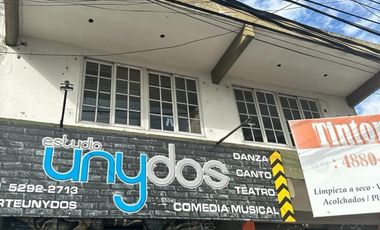 Amplia oficina de cinco ambientes en venta