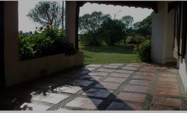 VENDO DOS CASAS CON GRAN PREDIO