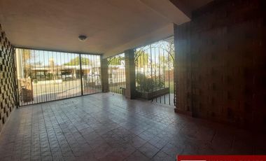 CASA EN VENTA EN ZONA SUR CON  4 DORMITORIOS + PILETA