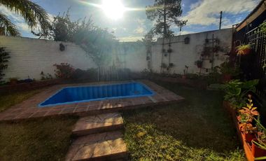 CASA EN VENTA EN ZONA SUR CON  4 DORMITORIOS + PILETA