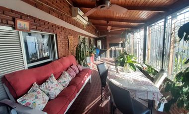 CASA EN VENTA EN ZONA SUR CON  4 DORMITORIOS + PILETA
