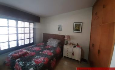 CASA EN VENTA EN ZONA SUR CON  4 DORMITORIOS + PILETA