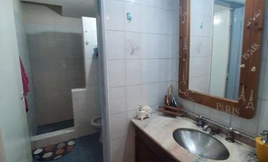 CASA EN VENTA EN ZONA SUR CON  4 DORMITORIOS + PILETA