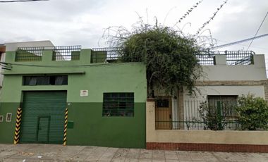 casa americana 3 ambientes con cochera y galpon (zona industrial)