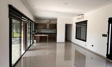 CASA ESTILO MINIMALISTA DE 5 AMBIENTES
