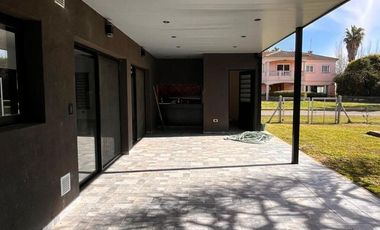 CASA ESTILO MINIMALISTA DE 5 AMBIENTES
