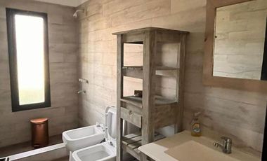 CASA ESTILO MINIMALISTA DE 5 AMBIENTES