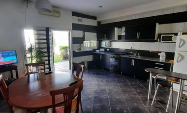 Excelente duplex 4 amb. con fondo libre PERMUTO