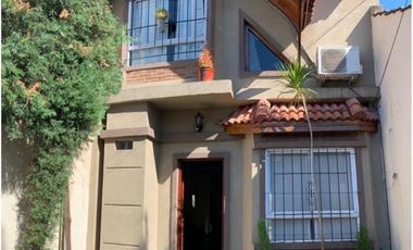 Excelente duplex 4 amb. con fondo libre PERMUTO