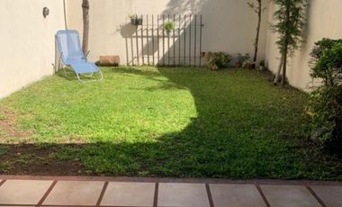 Excelente duplex 4 amb. con fondo libre PERMUTO