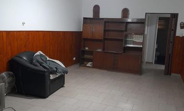 Casa de cinco ambientes a la venta en José C Paz