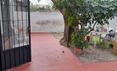 Casa de cinco ambientes a la venta en José C Paz