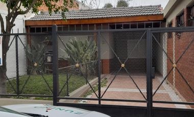 Casa de cinco ambientes a la venta en José C Paz