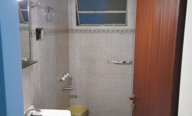 Casa de cinco ambientes a la venta en José C Paz