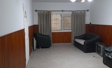 Casa de cinco ambientes a la venta en José C Paz