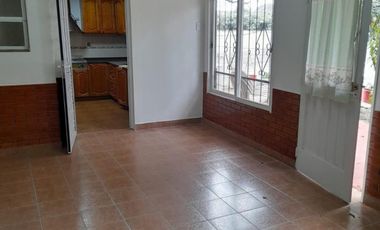 Casa de cinco ambientes a la venta en José C Paz