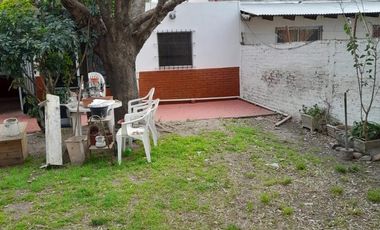 Casa de cinco ambientes a la venta en José C Paz