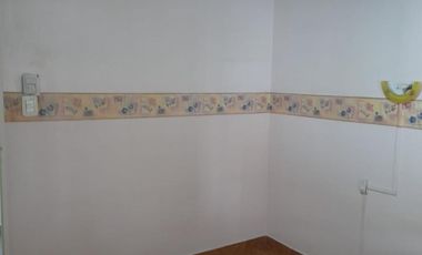 Casa de cinco ambientes a la venta en José C Paz