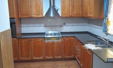 Casa de cinco ambientes a la venta en José C Paz