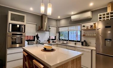 Casa de 5 AMBIENTES en venta