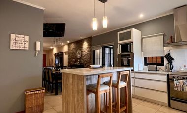 Casa de 5 AMBIENTES en venta