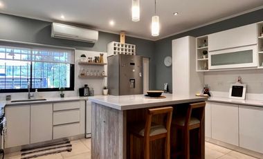 Casa de 5 AMBIENTES en venta
