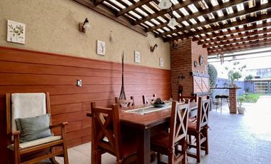 Casa de 5 AMBIENTES en venta