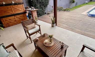 Casa de 5 AMBIENTES en venta