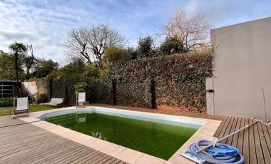 Casa de 5 AMBIENTES en venta