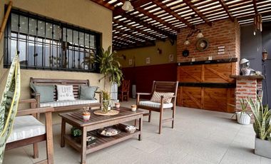 Casa de 5 AMBIENTES en venta