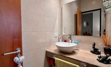 Casa de 5 AMBIENTES en venta