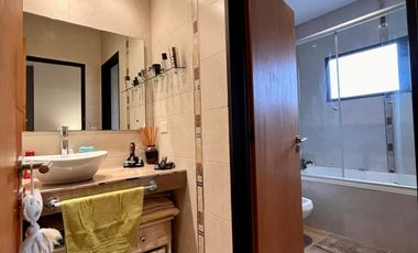 Casa de 5 AMBIENTES en venta